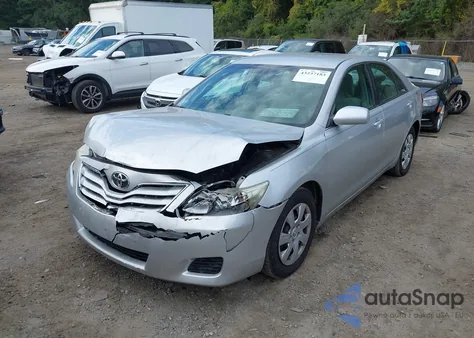 2010 Toyota Camry Le z USA, uszkodzony, nr VIN 4T1BF3EK8AU095268